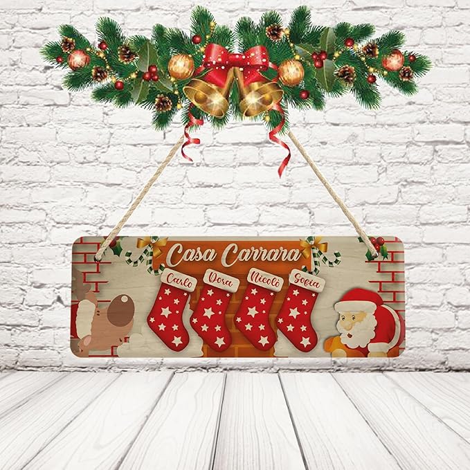 Fuori Porta Natalizio in Legno Targa Fuoriporta Personalizzata con Nomi Famiglia Natale da appendere alla porta Esterno o Interno casa ''CALZE APPESE''