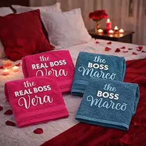 D&Vlab Asciugamani Personalizzati con Nome e Iniziale Ricamato, Set 4 Pezzi (2 Viso + 2 Ospite), 100% Cotone Spugna, Multicolore, Idea Regalo Lui e Lei (BOSSES)