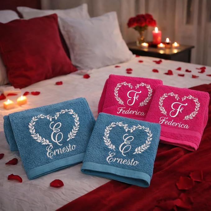 D&Vlab Asciugamani Personalizzati con Nome e Iniziale Ricamato, Set 4 Pezzi (2 Viso + 2 Ospite), 100% Cotone Spugna, Multicolore, Idea Regalo Lui e Lei (Cornice)