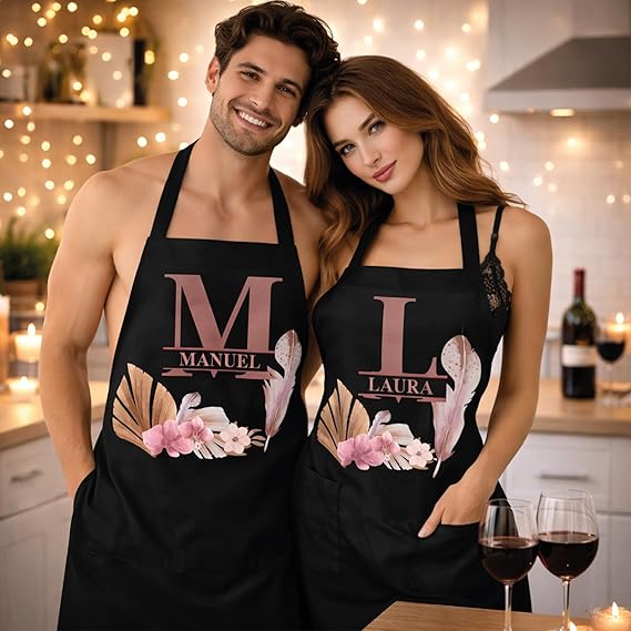 Set 2 Pezzi Grembiuli da Cucina Made in Italy per Coppia Personalizzabili con Nomi, Grembiuli da Cuoco, Regalo di Compleanno, Fidanzamento, San Valentino, Natale FIORI ROSA