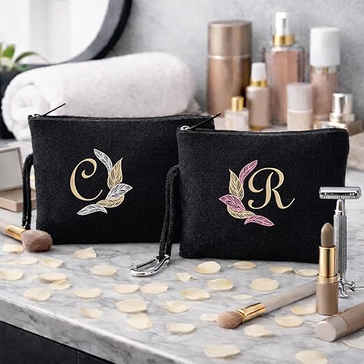 Set 2 Pochette da Viaggio Personalizzate per Coppia Uomo Donna – Pochette Nere in Tela Doppio Strato – Con Iniziali Ricamate – Idea Regalo San Valentino, Anniversario, Lui e Lei ''FIORI Decorati''
