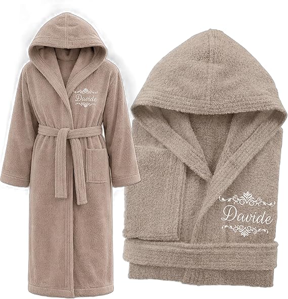 Accappatoio Adulto Uomo Donna Unisex in Morbida Spugna di 100% Cotone Personalizzabile Personalizzato con Nome Ricamato Idea regalo per Lui e Lei San Valentino Anniversario DECORAZIONE