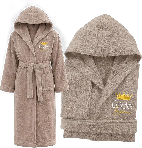 Accappatoio Adulto Uomo Donna Unisex in Morbida Spugna di 100% Cotone Personalizzabile Personalizzato con Iniziale Ricamata Idea regalo per Lui e Lei San Valentino Anniversario BRIDE E GROOM