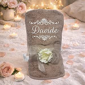 Telo Doccia Grande Ricamato con Nome, Asciugamano Bagno 150x100 cm, 100% Spugna di Cotone 420 gr/mq Morbido, Assorbente, Resistente, Idea Regalo per lui o lei Donna Uomo Iniziale NOME DECORATO