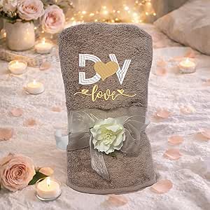 Telo Doccia Grande Ricamato con Iniziali, Asciugamano Bagno 150x100 cm, 100% Spugna di Cotone 420 gr/mq Morbido, Assorbente, Resistente, Idea Regalo per lui o lei Donna Uomo Iniziale Love