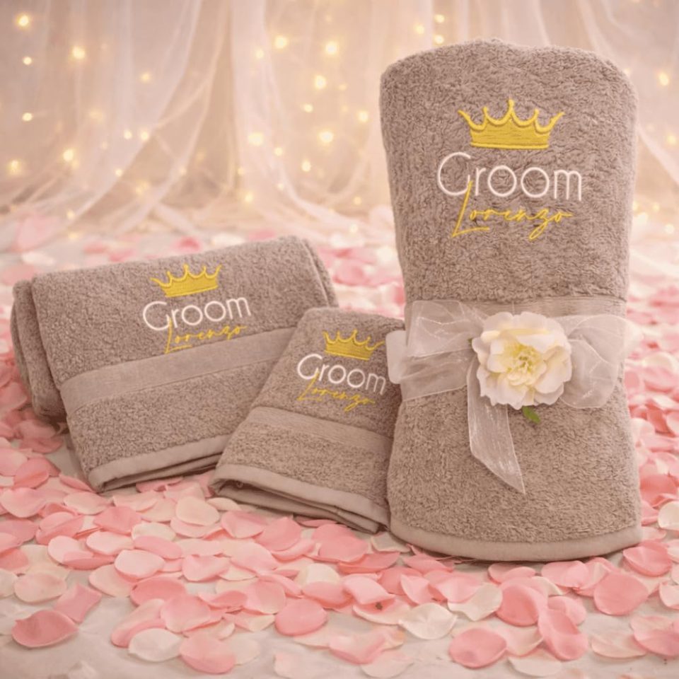 Kit Set Completo asciugamani da bagno 3 pezzi Telo viso bidet Personalizzate Ricamate con Iniziali - Spugna di Puro Cotone Idrofilo beige - Idea Regalo per lui e lei Albergo SPOSI CORONA