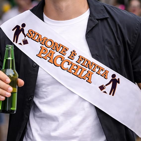 Fascia in Raso per Uomo Addio al Celibato Matrimonio con Stampa Personalizzata per Sposo ed Amici Grafica Divertente Gadget Originale per Festa ''FINITA LA PACCHIA''