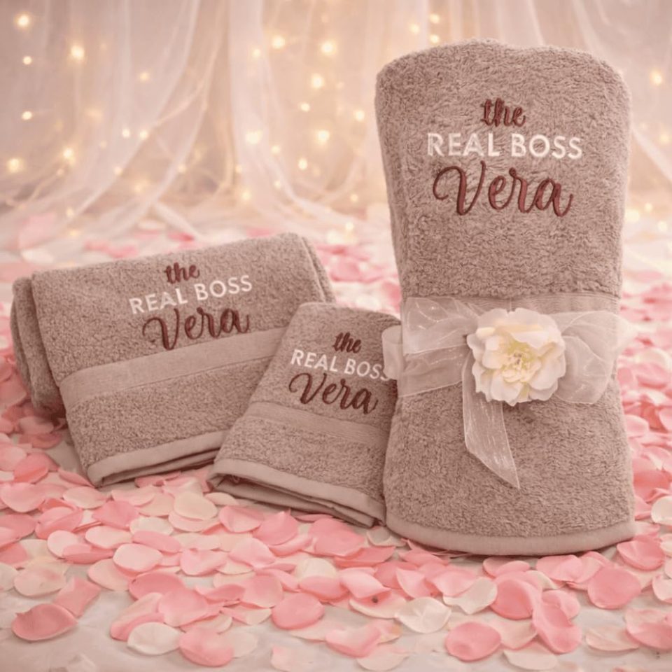 Kit Set Completo asciugamani da bagno 3 pezzi Telo viso bidet Personalizzate Ricamate con Iniziali - Spugna di Puro Cotone Idrofilo beige - Idea Regalo per lui e lei Albergo BOSS REAL BOSS