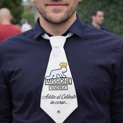 Cravattone per Uomo Addio al Celibato Matrimonio con Stampa Personalizzata per Sposo ed Amici Grafica Divertente Gadget Originale per Festa ''MISSIONE SPOSO''
