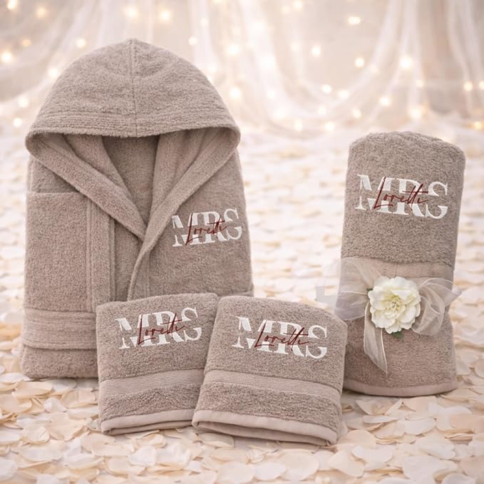 Kit Set 4 pz Accappatoio e 2 Asciugamani viso e bidet + Telo Doccia Grande Personalizzati con Nome Ricamati - in morbida spugna di cotone - Idea regalo per Uomo Donna Lui e Lei