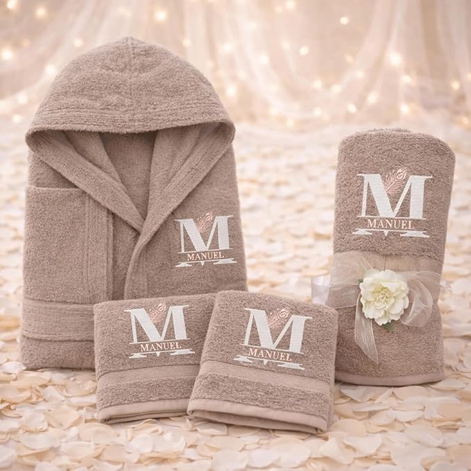 Kit Set 4 pz Accappatoio e 2 Asciugamani viso e bidet + Telo Doccia Grande Personalizzati con Nome Ricamati - in morbida spugna di cotone - Idea regalo per Uomo Donna Lui e Lei NOME LETTER