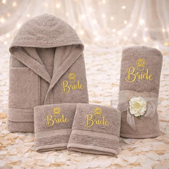 Kit Set 4 pz Accappatoio e 2 Asciugamani viso e bidet + Telo Doccia Grande Personalizzati con Nome Ricamati - in morbida spugna di cotone - Idea regalo per Uomo Donna Lui e Lei GROOM E BRIDE