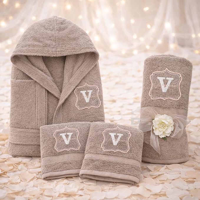 Kit Set 4 pz Accappatoio e 2 Asciugamani viso e bidet + Telo Doccia Grande Personalizzati con Nome Ricamati - in morbida spugna di cotone - Idea regalo per Uomo Donna Lui e Lei CORNICE