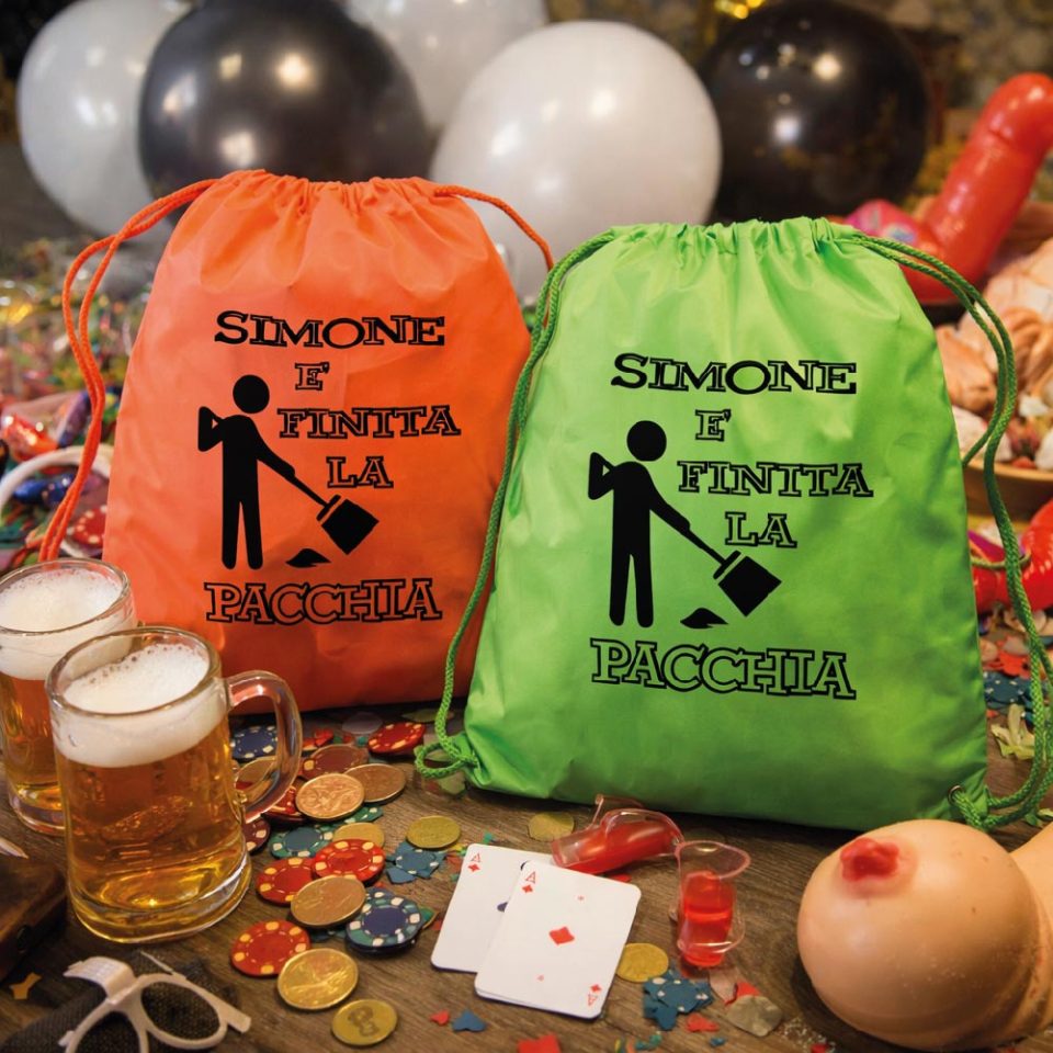 Sacca Zaino Uomo per Addio al Celibato Matrimonio Zainetto Fluo Divertente con Stampa Personalizzata per Sposo ed Amici Festa ''LA PACCHIA E' FINITA''