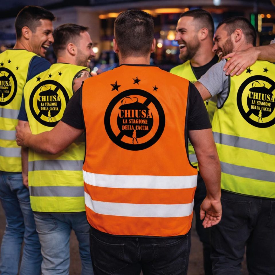 Kit Pacchetto Gilet per Addio al Celibato Gadget Divertente Personalizzabile per Amici e Sposo Costume Scherzi Festa Matrimonio ''CHIUSA LA STAGIONE''