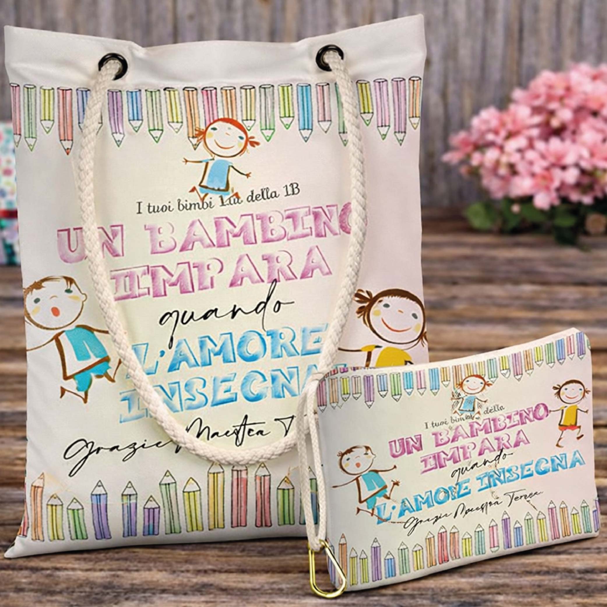 KIT BORSA SHOPPER + POCHETTE ''L'AMORE INSEGNA''