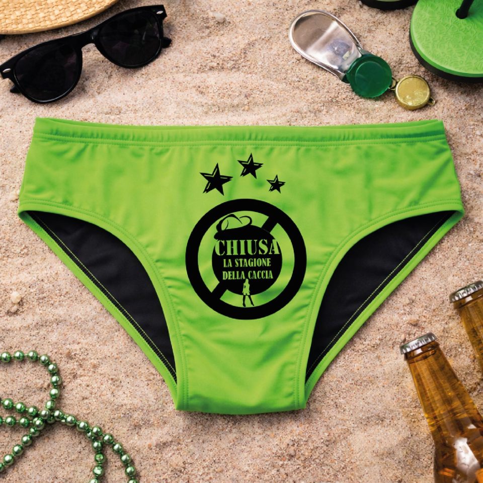 Costume Slip da Mare per Addio al Celibato ''Chiusa la Stagione'' Uomo Sposo, Grafica Divertente, Giallo o Verde Fluo, Gadget Originale per Festa Addio al Celibato
