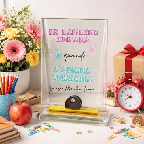 Targa Premio Ricordo in Cristallo Rettangolare Personalizzata con Nome Dediche Astuccio Incluso - Idea Regalo per Maestra Insegnante Scuola Primaria Asilo Elementare fine anno ''AMORE INSEGNA''