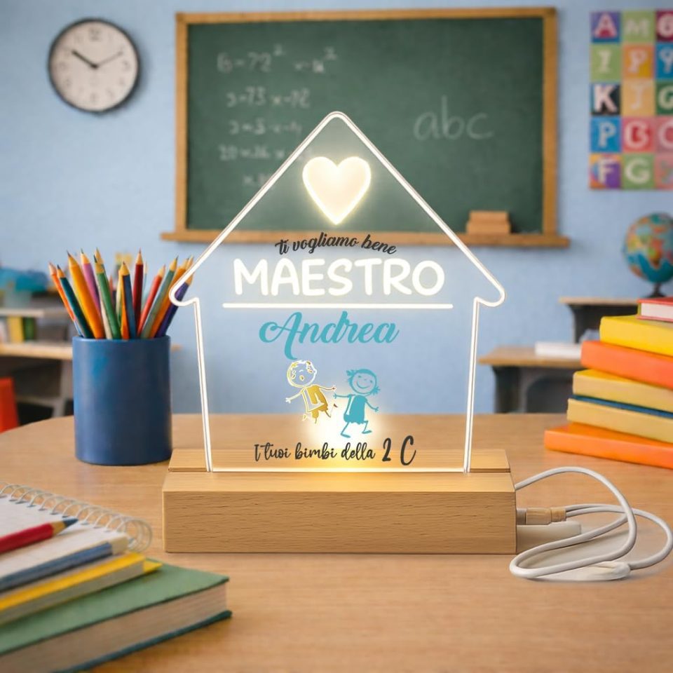Lampada led da notte personalizzata con Scritta Nome classe in Plexiglass Trasparente cornice in legno da Tavolo - Idea Regalo Maestri Insegnante fine anno Scolastico ''DISEGNI''