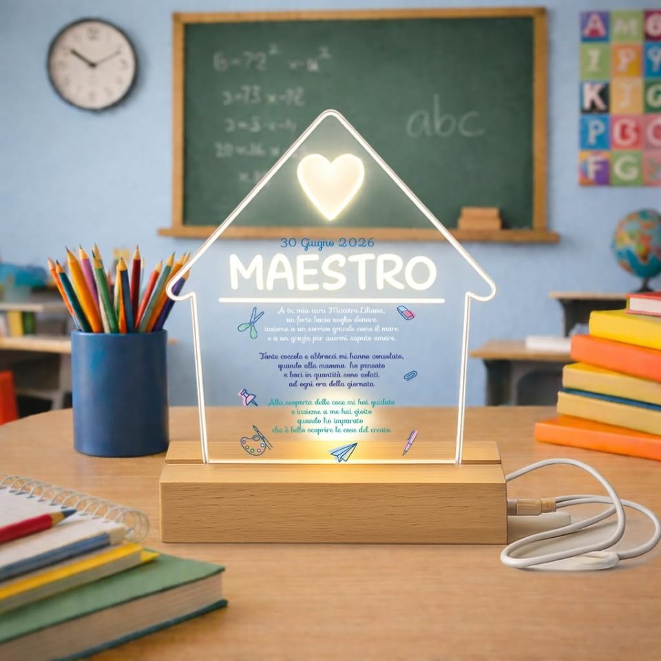 Lampada led da notte personalizzata con Scritta Nome classe in Plexiglass Trasparente cornice in legno da Tavolo - Idea Regalo Maestri Insegnante fine anno Scolastico ''DEDICA''