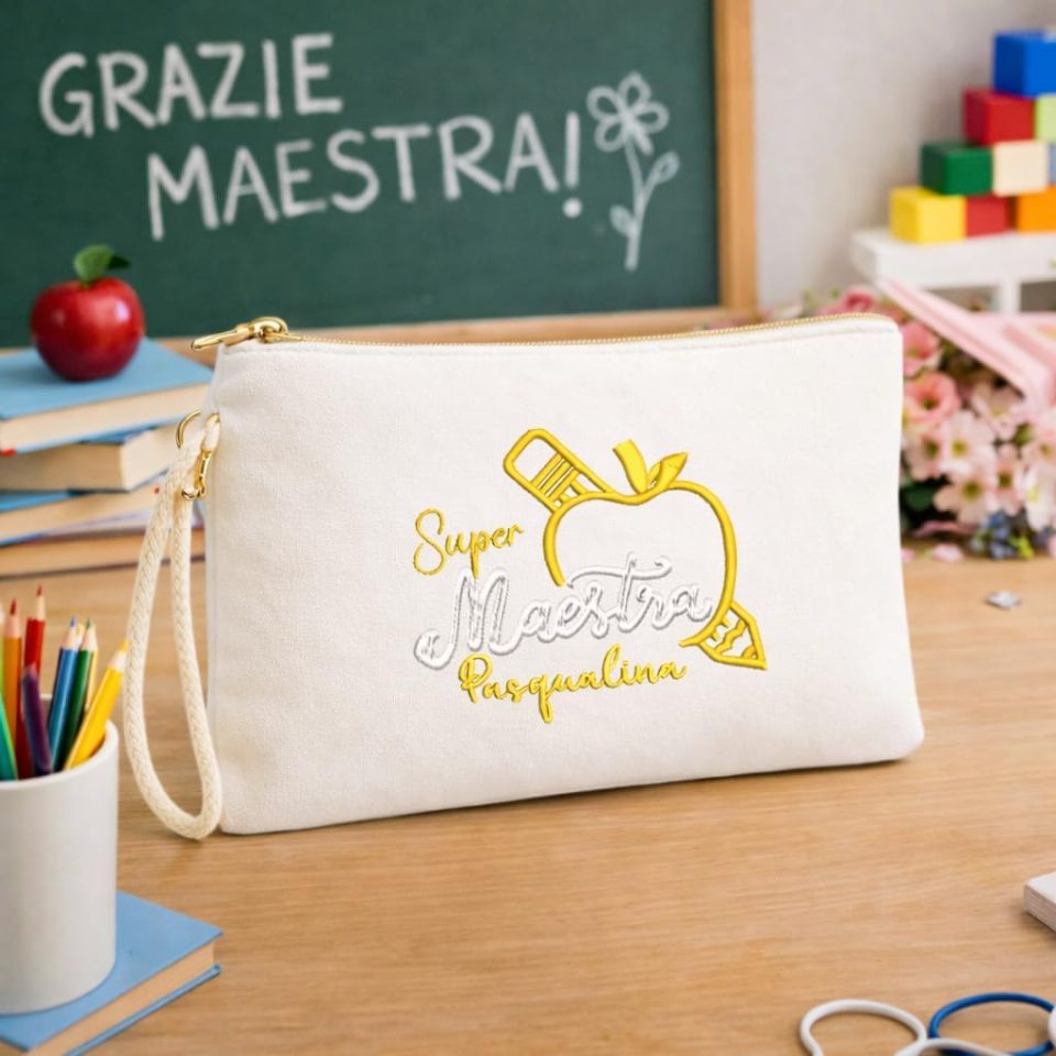 Pochette ''SUPER'' Personalizzata – Astuccio in Tela – Con NOME Ricamato – Idea Regalo di Classe fine Anno Scolastico Maestra Asilo Nido, Scuola Materna, elementare Infanzia e primaria