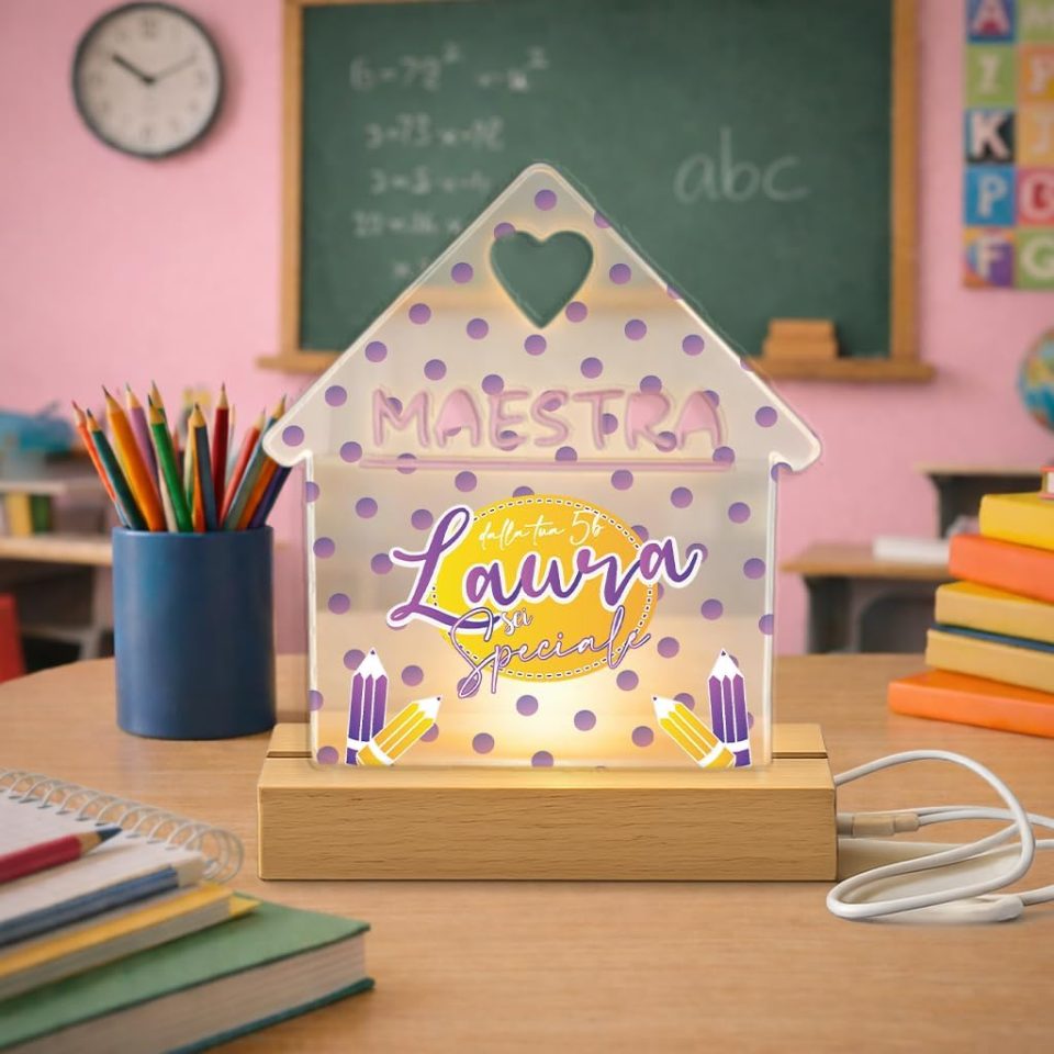 Lampada led da notte personalizzata con Scritta Nome classe in Plexiglass Trasparente cornice in legno da Tavolo - Idea Regalo Maestri Insegnante fine anno Scolastico ''6 SPECIALE''