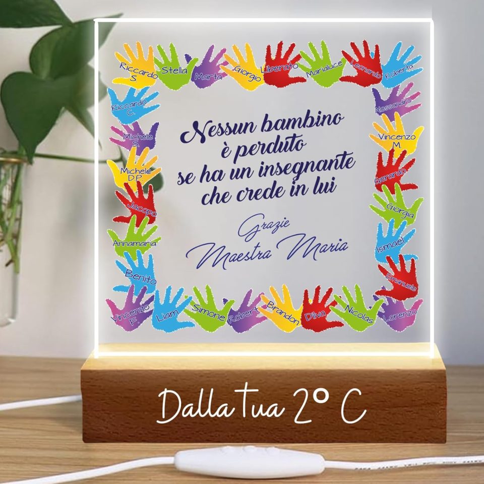 Lampada a led da notte personalizzata con Nomi alunni classe e sezione Luce notturna in Plexiglass Trasparente cornice in legno - Idea Regalo Maestra fine anno Scolastico ''MANINE''