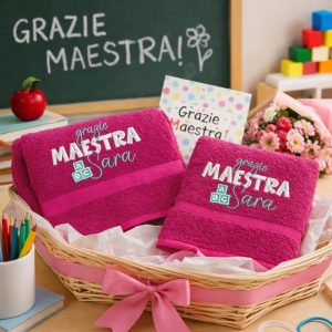 COPPIA ASCIUGAMANI RICAMO MAESTRA ''DADI'' FUCSIA