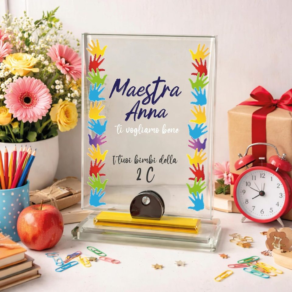 Targa Premio Ricordo in Cristallo Rettangolare Personalizzata con Nome Dediche Astuccio Incluso - Idea Regalo per Maestra Insegnante Scuola Primaria Asilo Elementare fine anno ''MANINE''