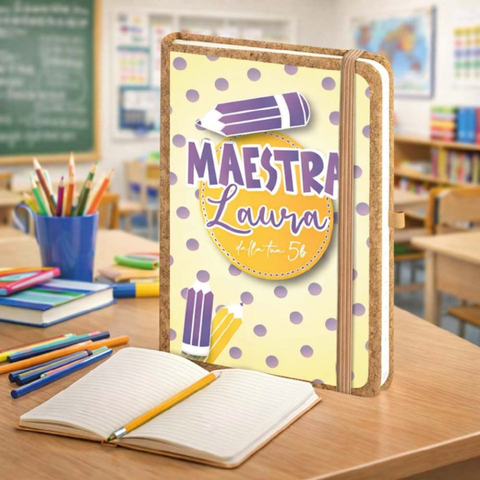 Agenda Notes Quaderno Appunti Diario Regalo per Maestra Fine Anno Insegnante Elementare Asilo Infanzia Personalizzato con Nome Classe Alunni Originale in Sughero 160 pagine ''6 SPECIALE''