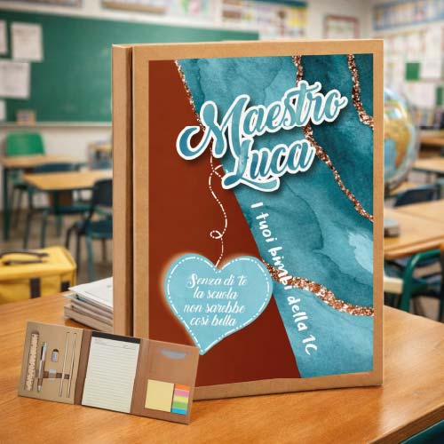 Quaderno A5 Blocco Note Appunti con Penna Foglietti Adesivi a Righe Personalizzabile con Nome Classe - Idea Regalo per Maestro Insegnante Scuola Primaria Asilo Elementare fine anno MAESTRO AZZURRO