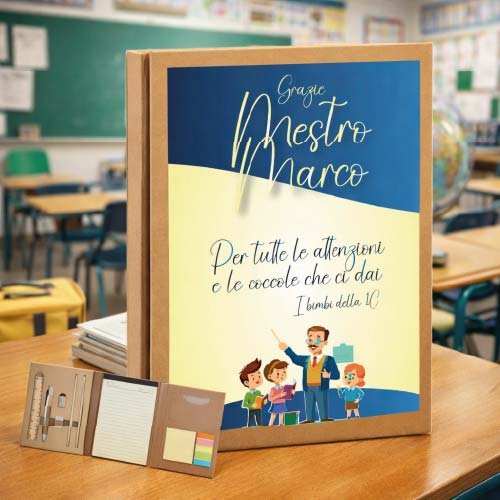 Quaderno A5 Blocco Note Appunti con Penna Foglietti Adesivi a Righe Personalizzabile con Nome Classe - Idea Regalo per Maestro Insegnante Scuola Primaria Asilo Elementare fine anno MAESTRO COCCOLE