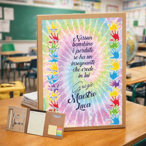 Quaderno A5 Blocco Note Appunti con Penna Foglietti Adesivi a Righe Personalizzabile con Nome Classe - Idea Regalo per Maestro Insegnante Scuola Primaria Asilo Elementare fine anno MANINE