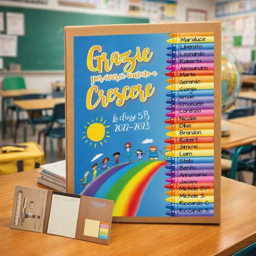 Quaderno A5 Blocco Note Appunti con Penna Foglietti Adesivi a Righe Personalizzabile con Nome Classe - Idea Regalo per Maestro Insegnante Scuola Primaria Asilo Elementare fine anno MATITE