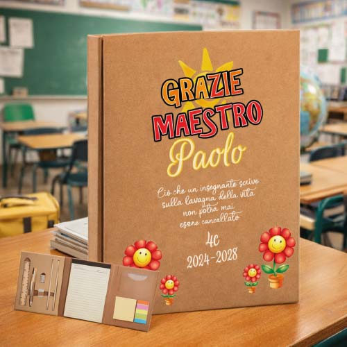 Quaderno A5 Blocco Note Appunti con Penna Foglietti Adesivi a Righe Personalizzabile con Nome Classe - Idea Regalo per Maestro Insegnante Scuola Primaria Asilo Elementare fine anno LAVAGNA