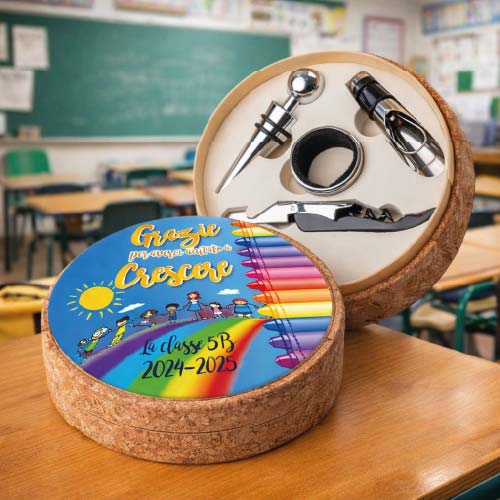 Kit Set Vino Cavatappi Anello Salvagoccia accessori Inox Personalizzato con Nome Classe Alunni - Idea Regalo per Maestro Insegnante Scuola Primaria, Asilo, Elementare fine anno Scolastico AULA DI COLORI