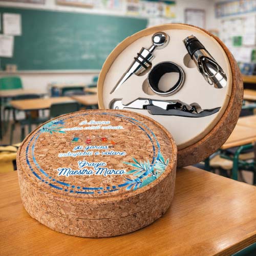 Kit Set Vino Cavatappi Anello Salvagoccia accessori Inox Personalizzato con Nome Classe Alunni - Idea Regalo per Maestro Insegnante Scuola Primaria, Asilo, Elementare fine anno Scolastico AMORE INSEGNA