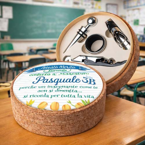 Kit Set Vino Cavatappi Anello Salvagoccia accessori Inox Personalizzato con Nome Classe Alunni - Idea Regalo per Maestro Insegnante Scuola Primaria, Asilo, Elementare fine anno Scolastico ATTESTATO