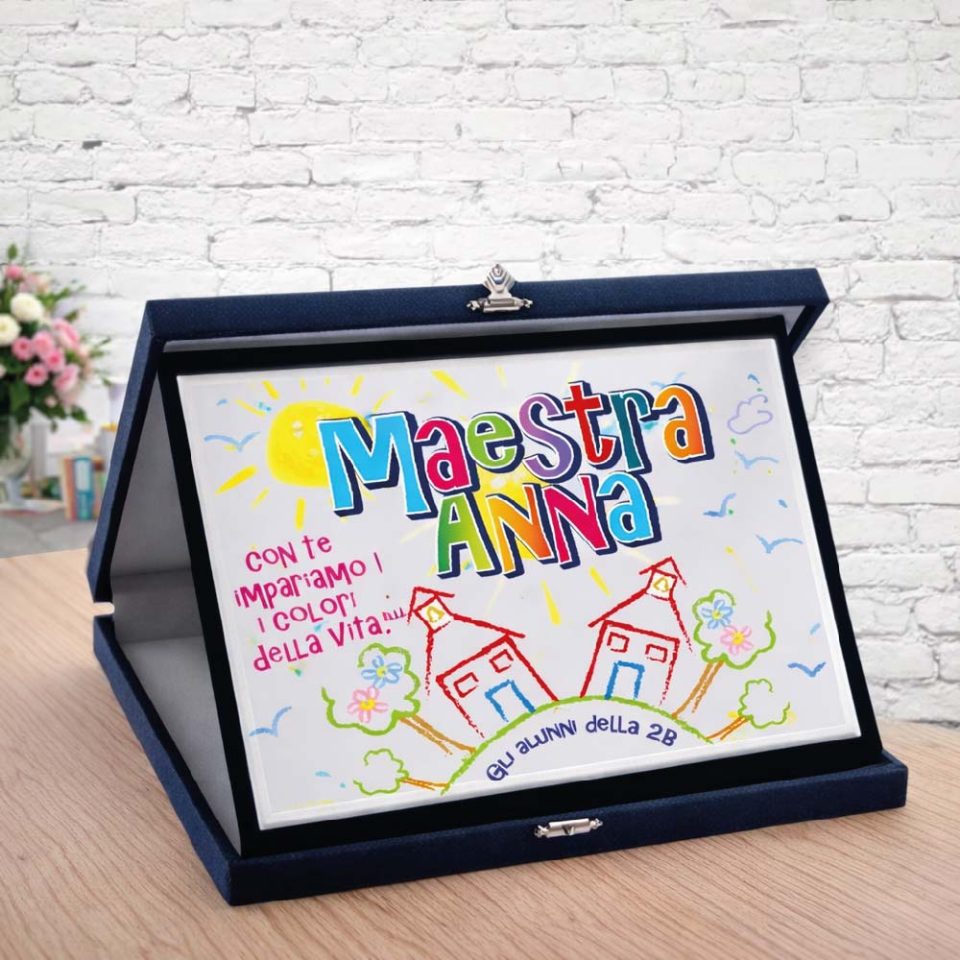 Targa Personalizzata ''COLORI DELLA VITA'' Astuccio in Legno Blu Idea Regalo di Classe fine Anno Scolastico Maestra Asilo Nido, Scuola Materna, elementare Infanzia