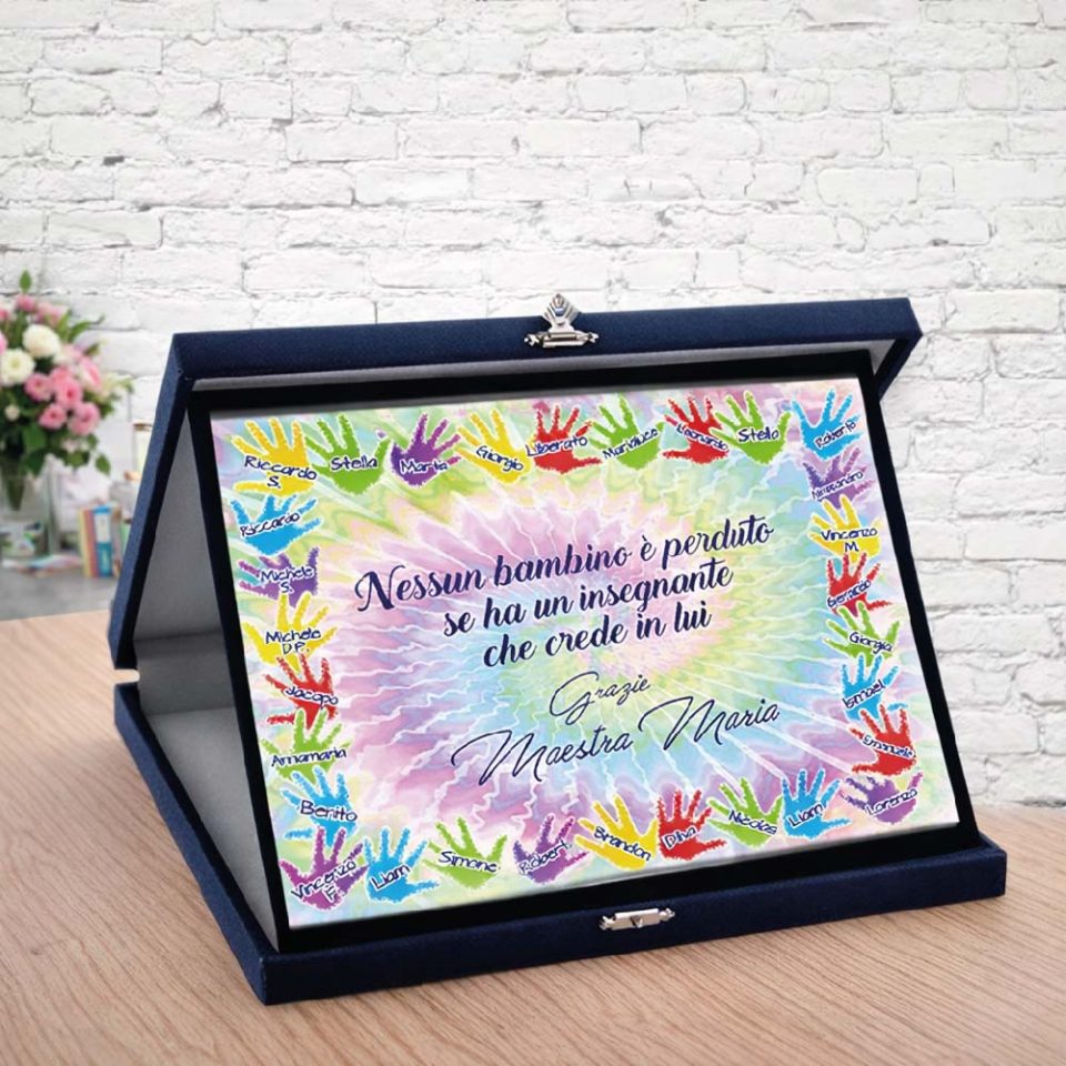 Targa Personalizzata ''MANINE CON NOMI'' Astuccio in Legno Blu Idea Regalo di Classe fine Anno Scolastico Maestra Asilo Nido, Scuola Materna, elementare Infanzia