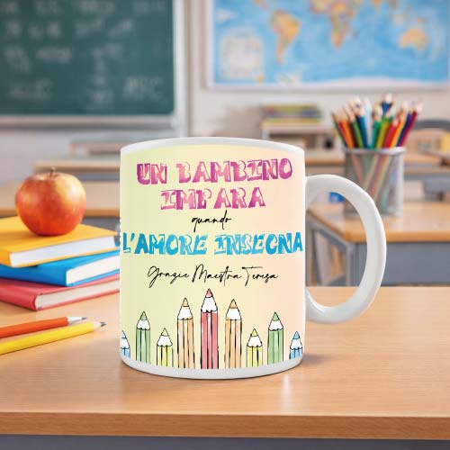 Tazza Mug in Ceramica Personalizzata ''L'AMORE INSEGNA'' idea regalo di classe fine anno scolastico Maestra asilo nido, scuola materna, elementare infanzia e primaria
