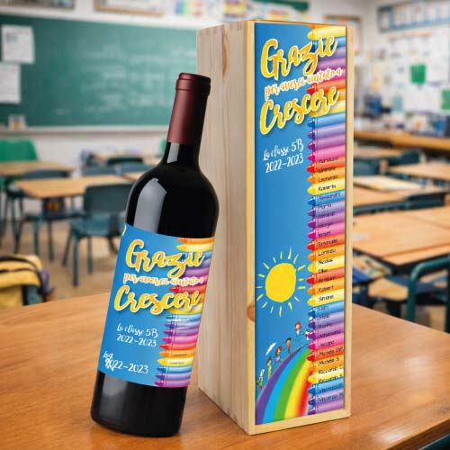 Kit Set Scrigno in Legno con Etichetta Adesiva per Bottiglia Personalizzato con Nome Classe Alunni - Cassetta Porta Bottiglie Idea Regalo per Maestro Insegnante fine anno Scolastico AULA DI COLORI
