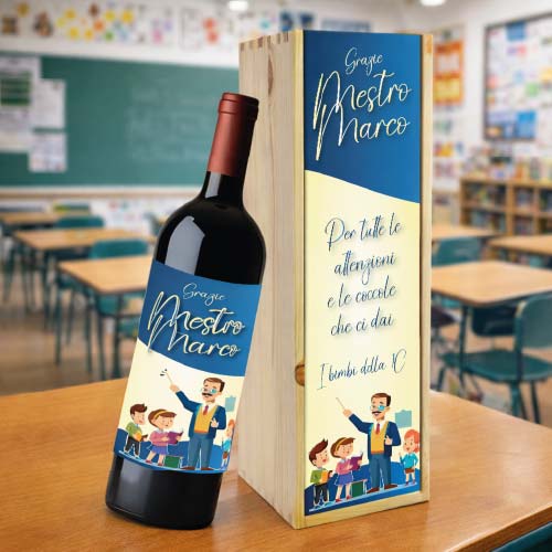 Kit Set Scrigno in Legno con Etichetta Adesiva per Bottiglia Personalizzato con Nome Classe Alunni - Cassetta Porta Bottiglie Idea Regalo per Maestro Insegnante fine anno Scolastico LE TUE COCCOLE