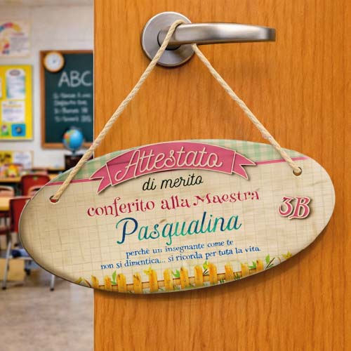 Targhetta Fuori Porta in Legno Personalizzato ''ATTESTATO DI MERITO'' idea regalo di classe fine anno scolastico Maestra asilo nido, scuola materna, elementare infanzia