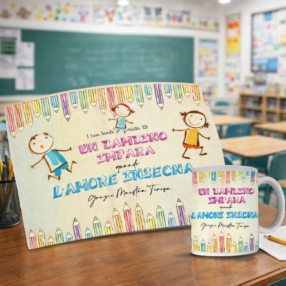 Kit Tovaglietta Tazza colazione Personalizzato ''L'AMORE INSEGNA'' idea regalo di classe fine anno scolastico Maestra asilo nido, scuola materna, elementare infanzia e primaria