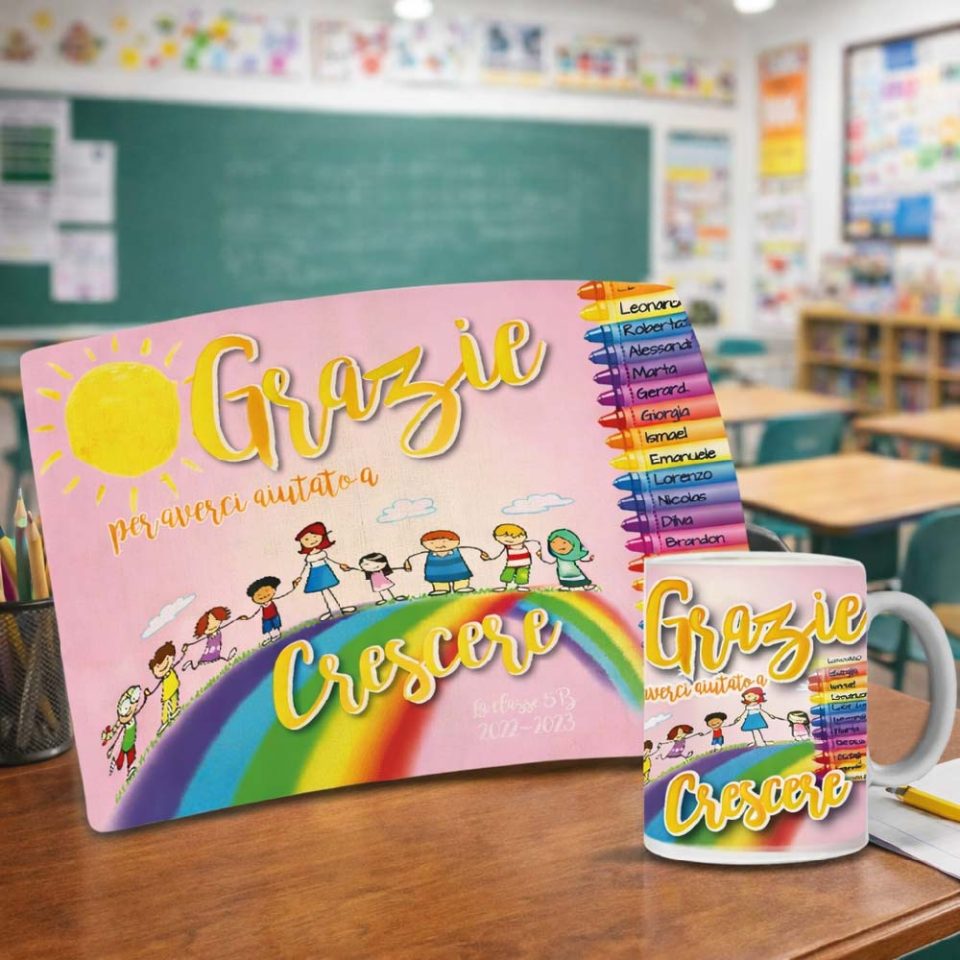 Kit Tovaglietta Tazza colazione Personalizzato ''AULA DI COLORI'' idea regalo di classe fine anno scolastico Maestra asilo nido, scuola materna, elementare infanzia e primaria