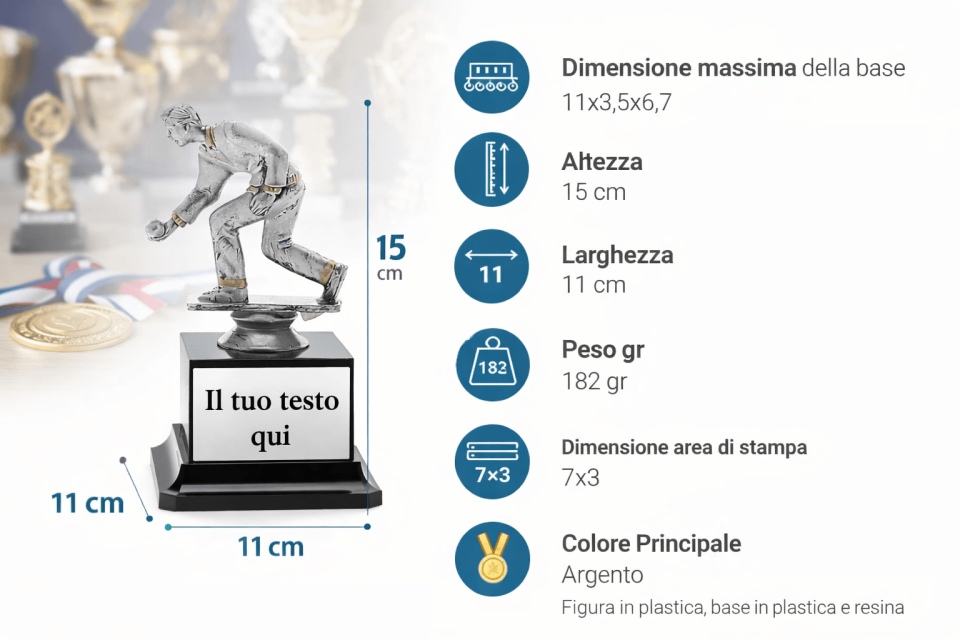 Trofeo bocce personalizzato utilizzato in premiazione su campo da gioco con bocce e attrezzatura sportiva, targhetta con logo